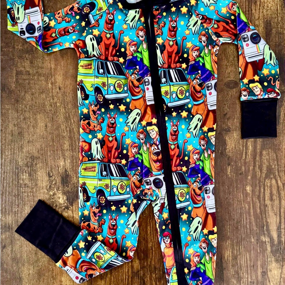 –Scooby-Doo Bamboo Zipper Pajamas 6-9 months- Fold Over Hands & Feet